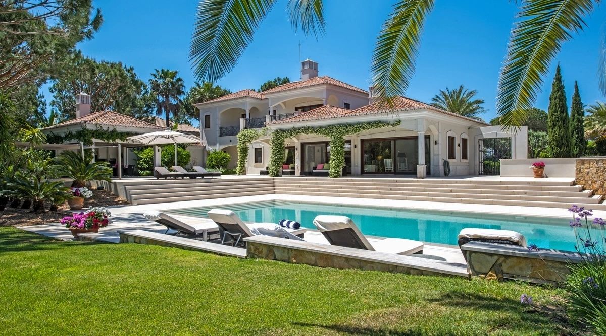 Property 6 in Portugal