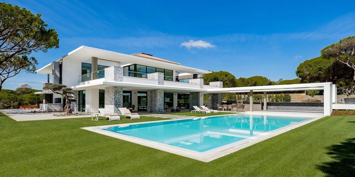Property 3 in Portugal